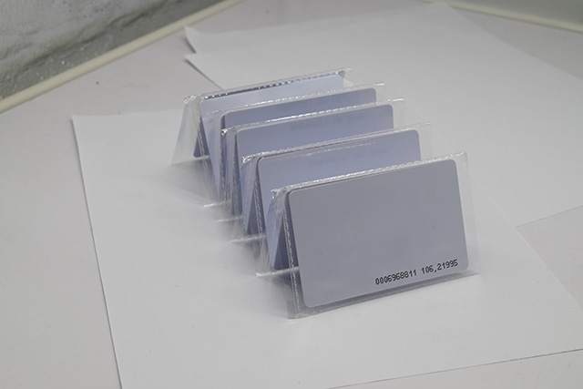 為什么顧客不愿意辦理校園卡，如何讓顧客更愿意辦理校園卡