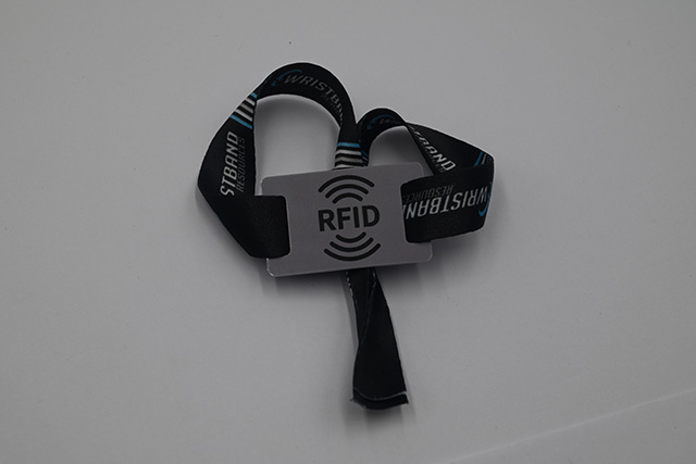 門禁刷IC卡防復制加密的步驟