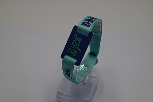 一體滴膠卡正式曝光,有望取代支付寶、Apple Pay等快捷支付 一體滴膠卡正式曝光,有望取代支付寶、Apple Pay等快捷支付