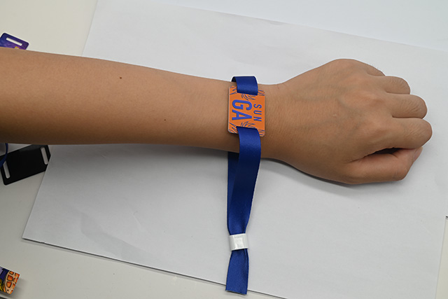 醫(yī)院就診卡選擇感應(yīng)式滴膠卡的主要原因是什么