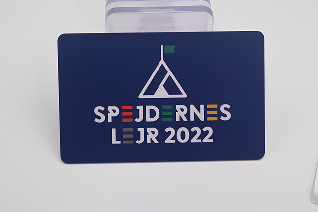 制作鑰匙扣卡時的過uv工藝是什么呢？有了之后，有什么效果呢？